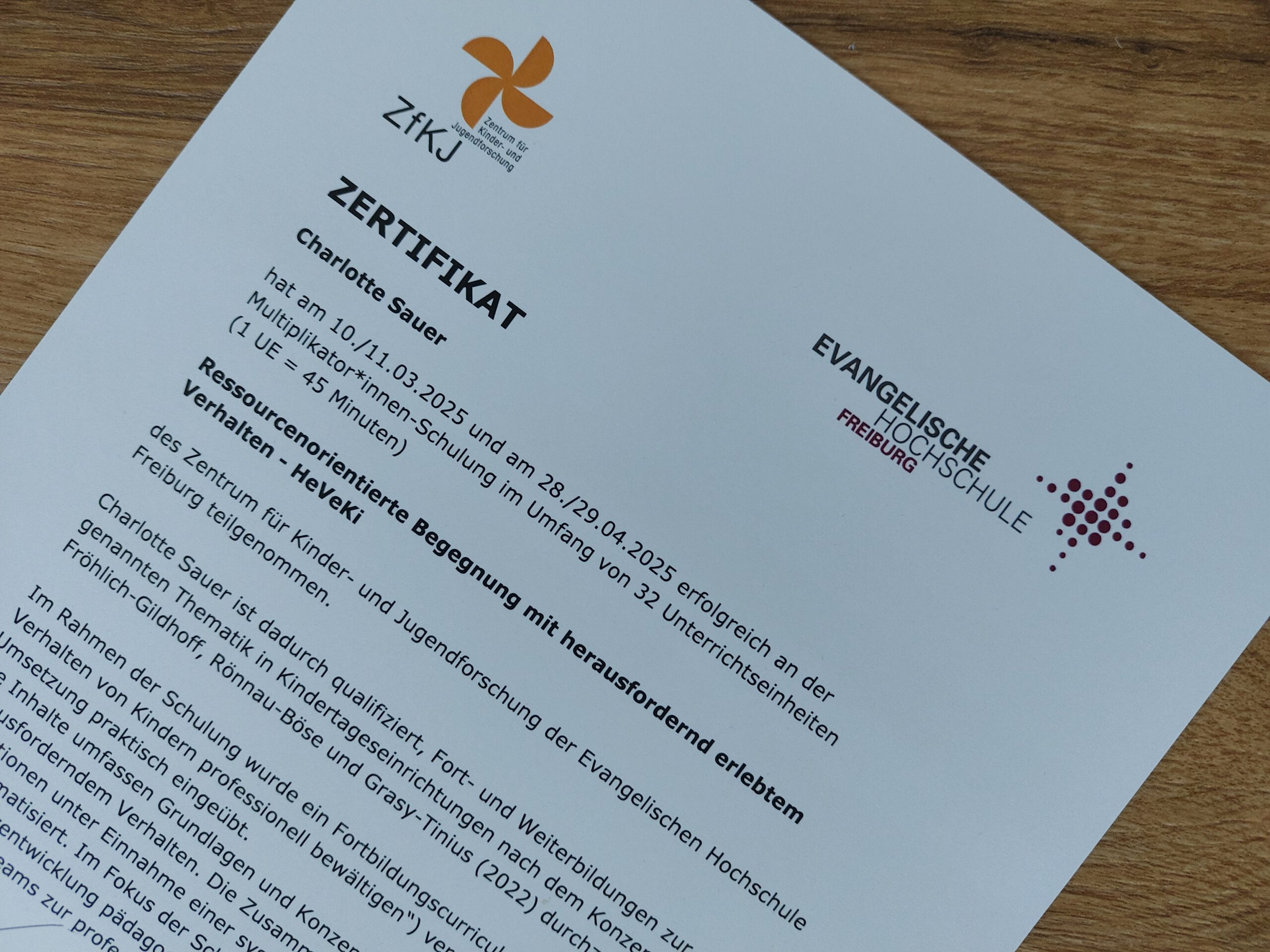 Erzieherinnen in Fortbildung zum Umgang mit herausforderndem Verhalten